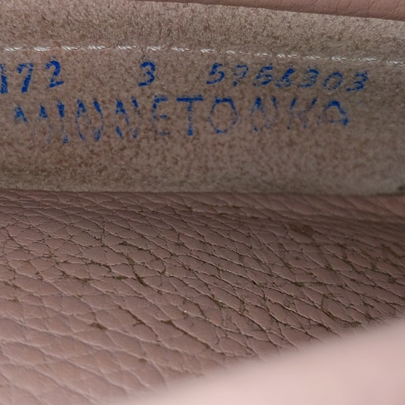 Minnetonka Moccasins Thunderbird Pink Leather - Picture 6 of 6